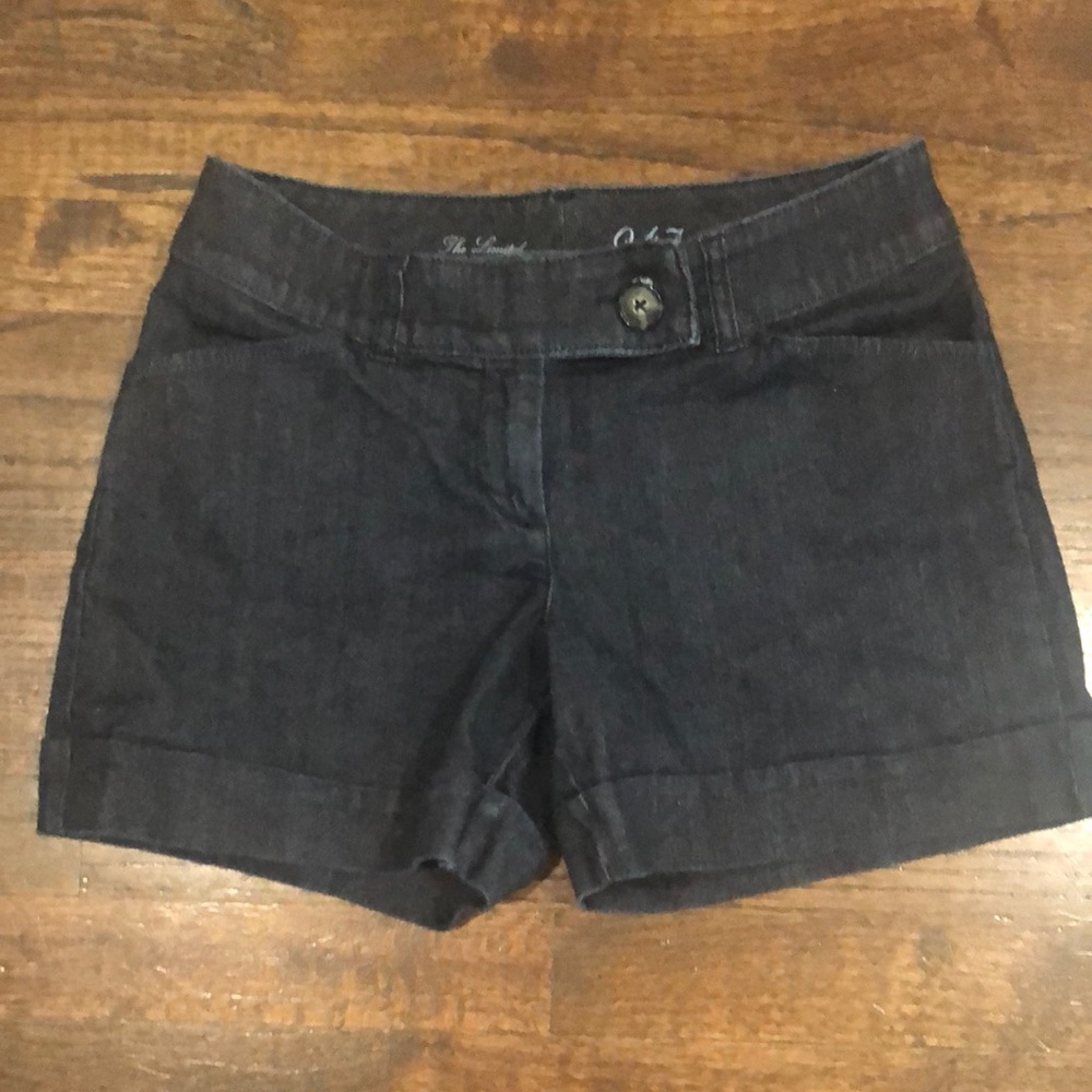 The Limited 917 mid rise short 4” curvy fit